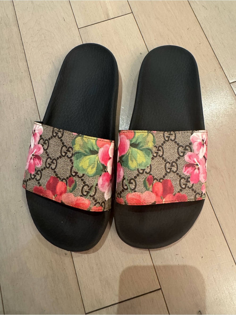 AUTHENTIC Gucci Bloom slides - size 6.5